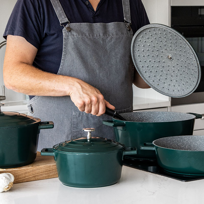 Cast Aluminium Casserole, 28cm - Image 12