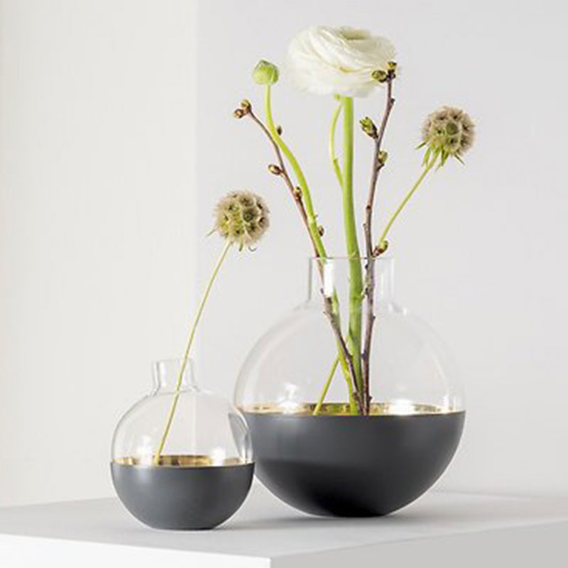 Pomme-Vase-Black-Styled