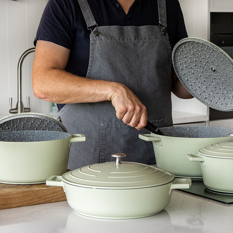 Cast Aluminium Casserole, 20cm - Image 10